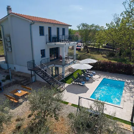 Villa Elena With Pool